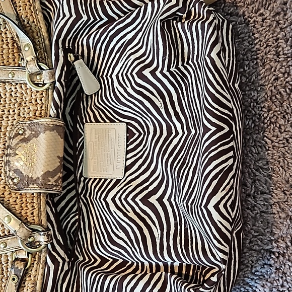 Coach Hampton raffia/straw snakeskin embossed purse - Picture 12 of 14